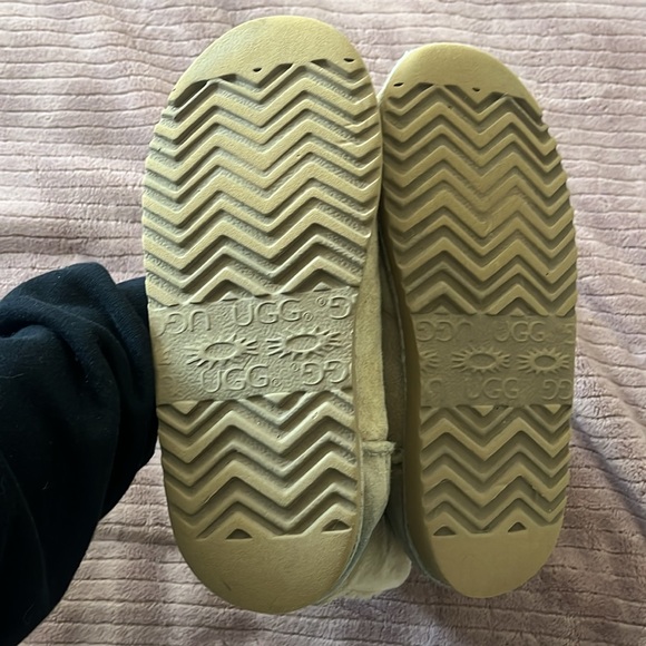 Uggs - Picture 3 of 3